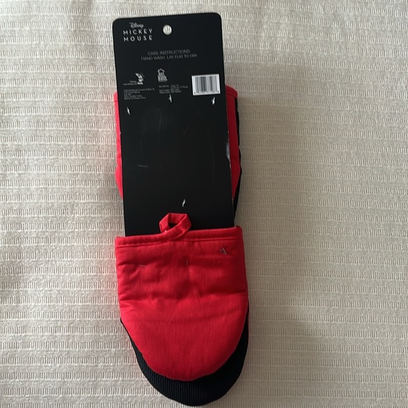 Disney oven mini mitts 2 pack - Picture 3 of 7